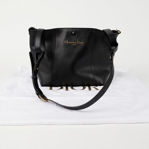 Signature Medium Bucket Shoulder Bag